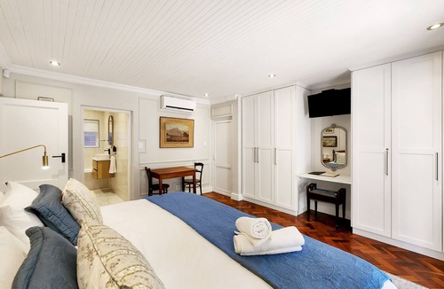 Constantia House | Clivia - Pinoak Self-catering Cottages