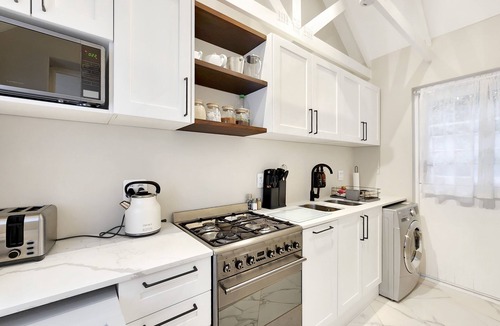 Constantia House | Clivia - Pinoak Self-catering Cottages