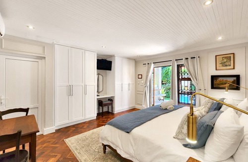 Constantia House | Clivia - Pinoak Self-catering Cottages