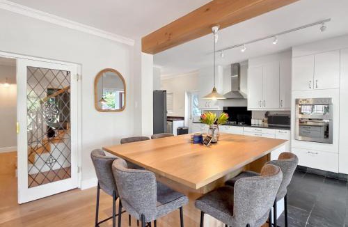 Clovelly House | Clovelly 4BR Family Home Minutes from Beaches