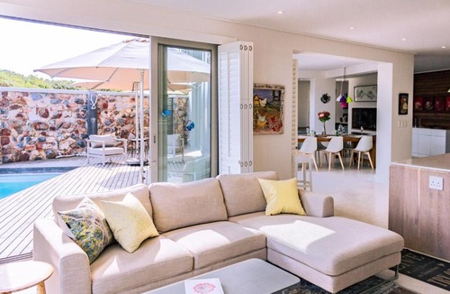 De Kelders Villa | Coastal Cove Whale Watching Retreat
