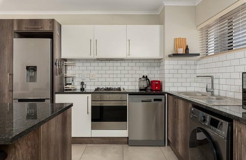 Century City Apartment | Comfort Living In Century City - Pool + Braai