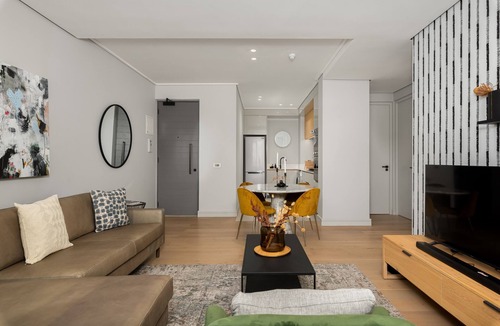 Green Point Apartment | Comfort Living in Green Point Apartment , Pool