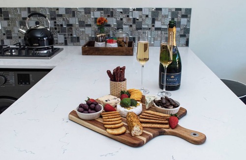 Muizenberg Apartment | Comfortable Living within walking distance to go swim, surf, dine or just relax