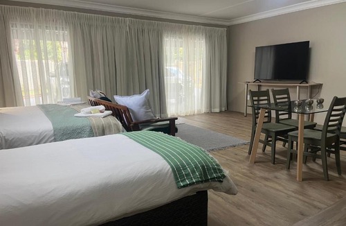 Langenhoven Park House | Compass 4 overnight Langenhovenpark