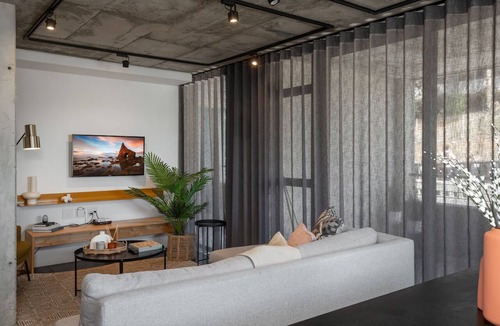 Schotsche Kloof Apartment | Contemporary 3-Bedroom in Bo-Kaap | Views and Pool
