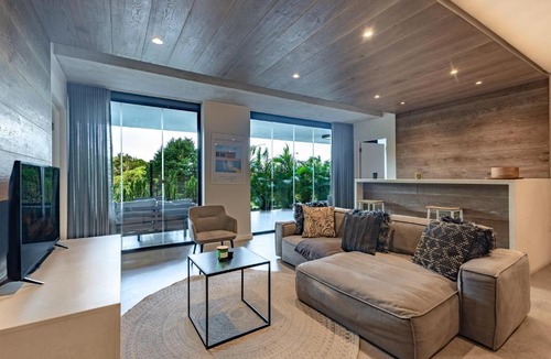 Hillhead Apartment | Coral Point Luxury Apartments