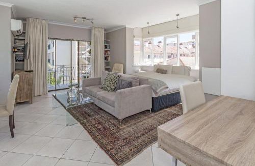 Sea Point Apartment | Cosy and Classy Sea Point Apartment