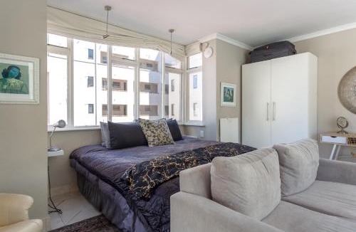 Sea Point Apartment | Cosy and Classy Sea Point Apartment
