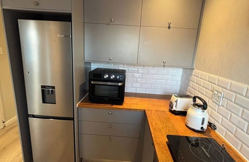 Stellenbosch Central Apartment | Cosy Central Studio for Two — Free Parking & WiFi