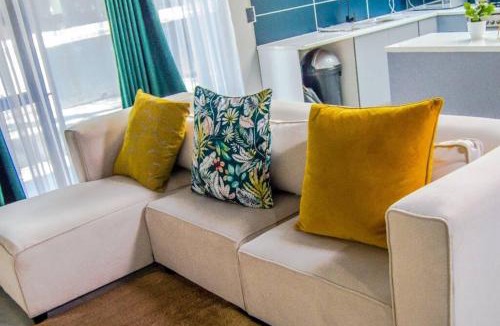 Pixley ka Seme Apartment | Cosy Nest 5min2 Sandton City 6