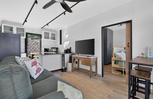 Fish Hoek Cottage | Cosy Single or Couples 1-bedroom cottage with stunning view over Simonstown Bay