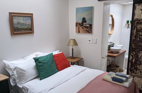 Kalk Bay Cottage | Cosy Solar-Powered Cottage in the Heart of Kalk Bay - new listing