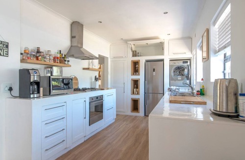 Plumstead House | Cottage Sauvignon by Interhome