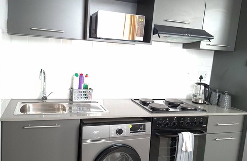 Lynnwood Ridge Apartment | Cozy 1-Bedroom Apartment Near Office Parks, Malls, Gym & Secure Parking