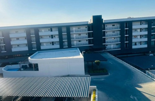 Nieuw Muckleneuk Apartment | Cozy 1-bedroom apartment in superb Pretoria with gym, pool
