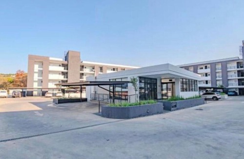Nieuw Muckleneuk Apartment | Cozy 1-bedroom apartment in superb Pretoria with gym, pool