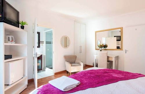 Paarl Bed & Breakfast | Cozy 1-bedroom bed & breakfast in charming Paarl with AC