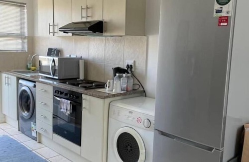 Muizenberg Apartment | Cozy corner apartment Muizenberg