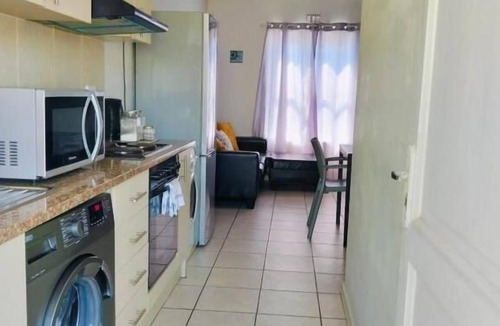 Muizenberg Apartment | Cozy corner apartment Muizenberg
