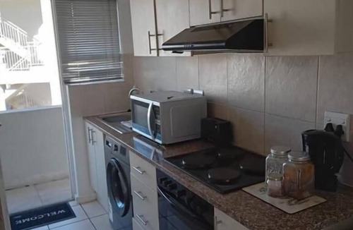 Muizenberg Apartment | Cozy Corner Apartment Muizenberg