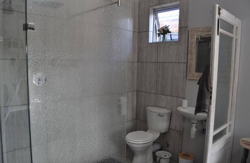 Kraaifontein House | Cozy Rustic Cottage!