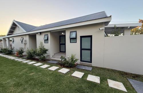 Oudtshoorn Apartment | Dar Al Noor - Aviation Residence