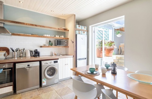 Cape Town City Centre Cottage | Delightful cottage in the middle of De Waterkant with all the comforts.
