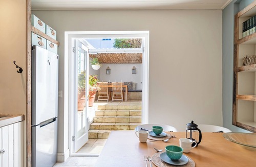 Cape Town City Centre Cottage | Delightful cottage in the middle of De Waterkant with all the comforts.
