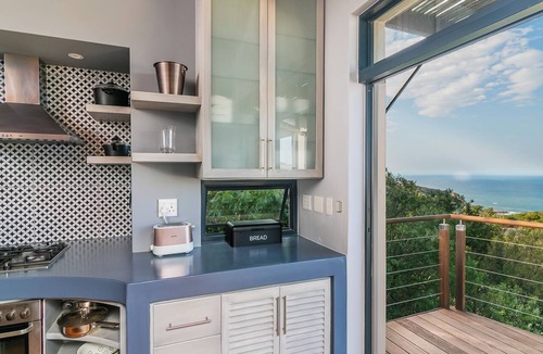 Knysna House | Delightful unit with 3 bed, 3 bath & pool make this an ideal home to relax.
