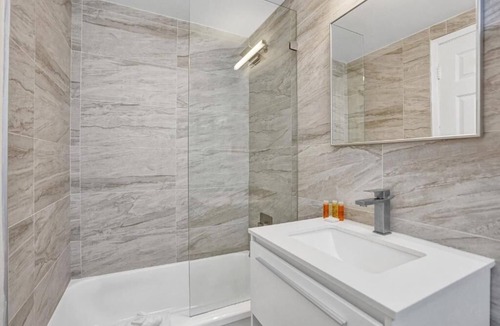 Galt Mile Hotel | Deluxe King Room in The Garden Hotel | Near Fort Lauderdale Beach, Galleria Mall