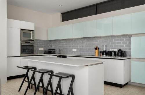 Green Point Villa | Designer 2-Bed Villa - Ocean Views & Pool