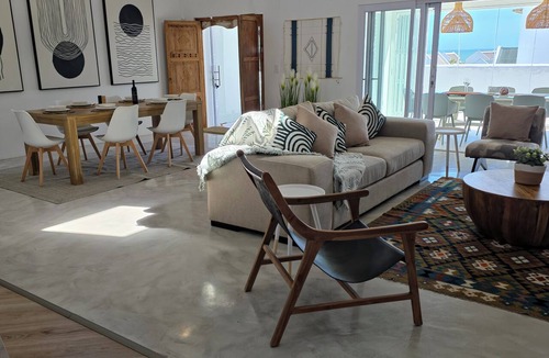 Paternoster Villa | Despacito Paternoster