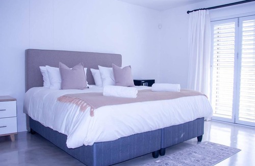 Paternoster Villa | Despacito Paternoster