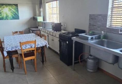 Sutherland House | Die Steenkamp's Accommodation - Sweet Joy