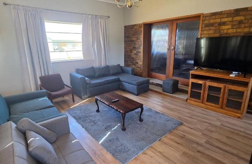 Sutherland House | Die Steenkamp's Accommodation - Sweet Joy