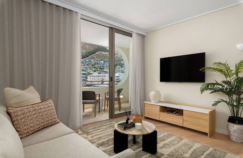 Cape Town Apartment | Dolce Vita | Lion's Head Views in Sea Point