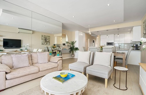 Bloubergstrand Apartment | Dolphin Beach H106 - Three Bedroom Apartment, Sleeps 6