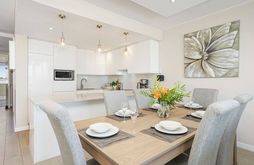Bloubergstrand Apartment | Dolphin Beach H106 - Three Bedroom Apartment, Sleeps 6