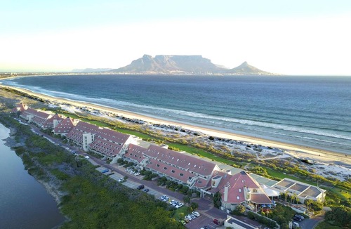 Bloubergstrand Hotel | Dolphin Beach Hotel Self Catering Apartments