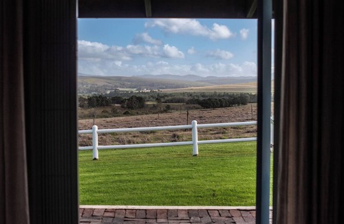 Papiesvlei Cottage | Dormer - 2 bedroom cottage in charming Stanford for a relaxing stay with eggs!
