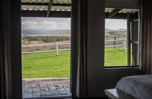 Papiesvlei Cottage | Dormer - 2 bedroom cottage in charming Stanford for a relaxing stay with eggs!