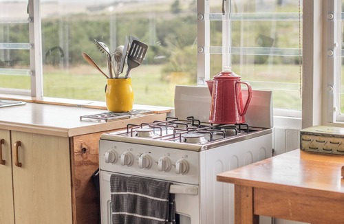 Stanford Cottage | Duck pond - 2 bedroom cottage in quaint Stanford with a duck pond!