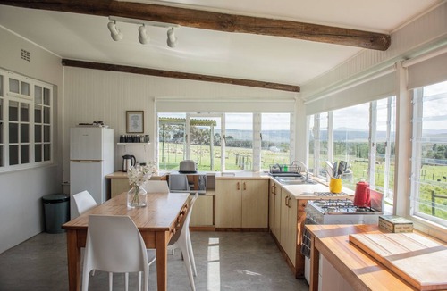 Stanford Cottage | Duck pond - 2 bedroom cottage in quaint Stanford with a duck pond!