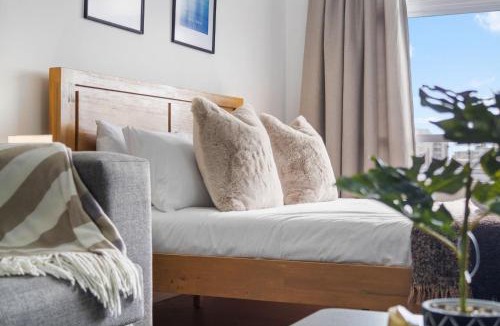 Three Anchor Bay Apartment | E1 Ventnor House