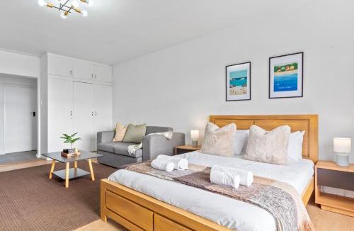 Three Anchor Bay Apartment | E1 Ventnor House