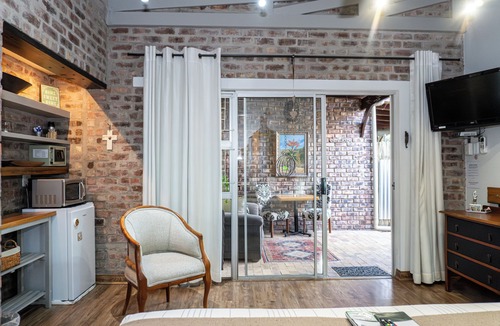 Oudtshoorn Bed & Breakfast | Earthbound B&B