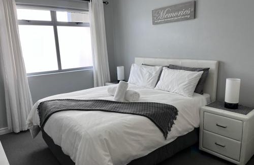 Big Bay Apartment | EasyCapeTown - Entire Flat in Big Bay