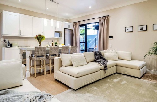 Camps Bay Apartment | Elegant Charm Retreat Central Treasure