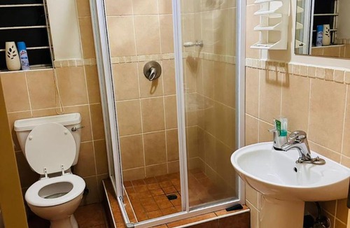 Emalahleni House | Elegant Stay Cozy Private Room